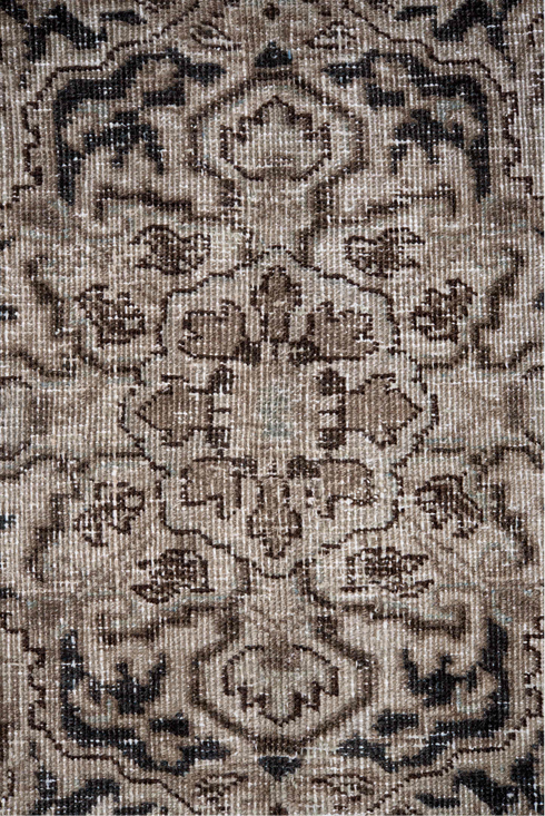 Antique Heriz Area Rug (6' x 9')